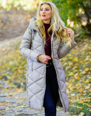 Woman wear warm grey jacket. Jacket everyone should have. Oversized jacket trend. How to rock...