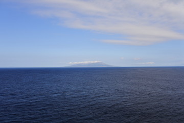 Fototapeta premium 2018年11月 御蔵島 御蔵島から見た三宅島