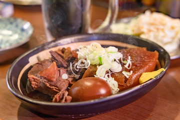 温かい牛スジの煮込み