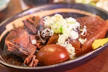 温かい牛スジの煮込み