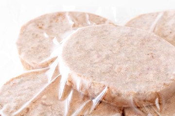 真空パックの冷凍したハンバーグ