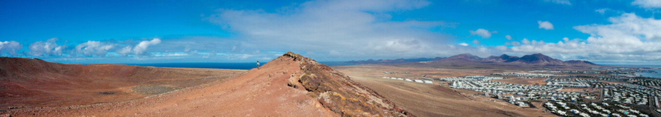 Wanderung am Kraterrand auf Lanzarote  © Lichtblick