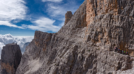 Mountaineers equipped face the 