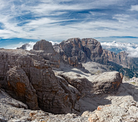 Mountaineers equipped face the 