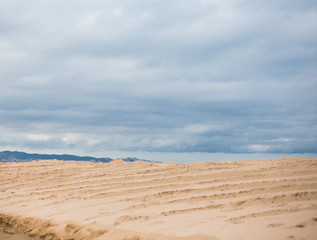 Playa en día nublado