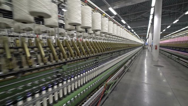 Production of yarn. Threads, coloured 32