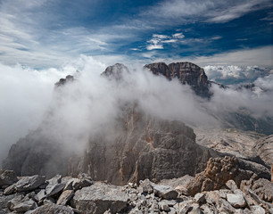 Mountaineers equipped face the 