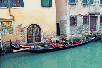 Fototapeta na wymiar Traditional view of Venice. Gondola along canal. Venice. Italy