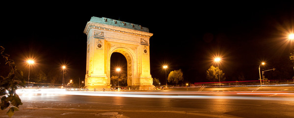 arch of triumph at night