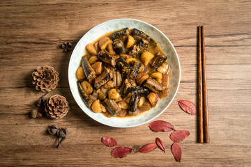 Chestnut fried with finless eel