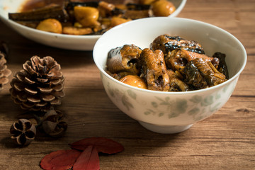 Chestnut fried with finless eel