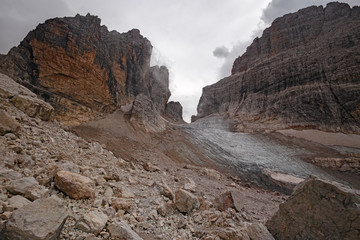 Mountaineers equipped face the 