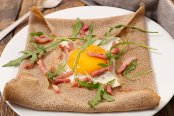crepe with egg and bacon