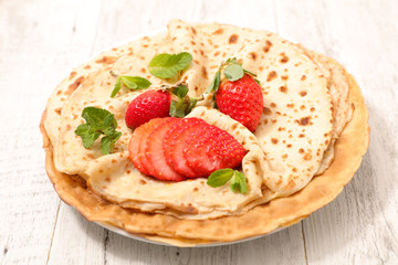 crepe with strawberry