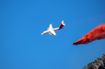 Slurry bomber fights wildfires.  Aerial Firefighting in Utah