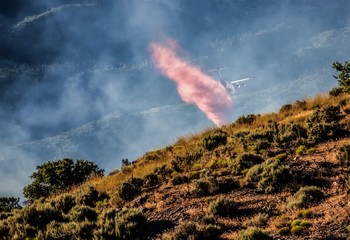 Slurry bomber fights wildfires.  Aerial Firefighting in Utah