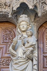 Fototapeta na wymiar Statue of Our Lady and Her Child in Santa Maria de Leon Cathedral in Leon, Spain