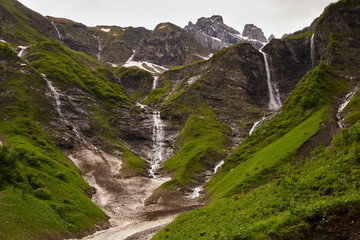 Wasserfälle am Talschluss des Traufbachtales im Frühling