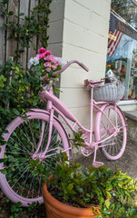 Fototapeta na wymiar Pink Bicycle! Downtown Beaufort North Carolina, voted America's coolest little town, street scenes