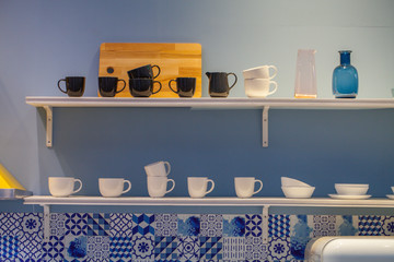 coffee mug shelf, black and white coffee mug glass on shelf