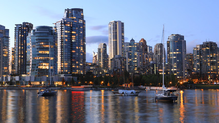 Fototapeta na wymiar Sunset scene of Vancouver, Canada across water