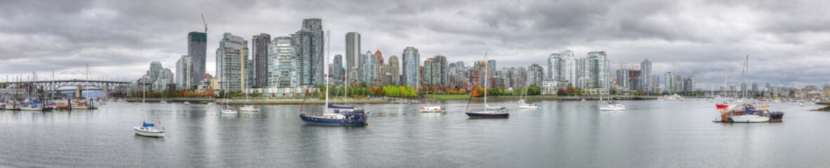 Fototapeta na wymiar Panorama of the Vancouver, Canada skyline