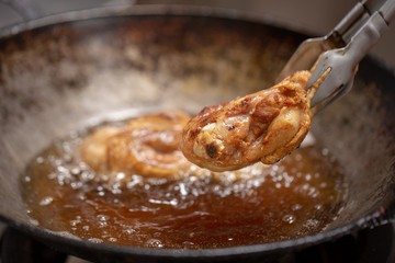 Fried chicken in hot oil and boiling in pan