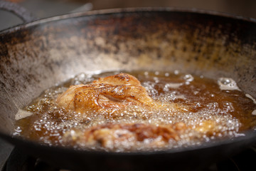 Fried chicken in hot oil and boiling in pan