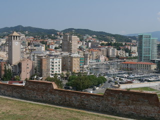 Fototapeta na wymiar Savona - panorama sulla vecchia darsena dalla fortezza del Priamar