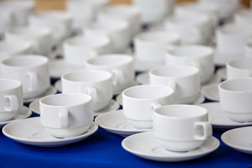 roup of empty Many rows of white ceramic coffee or tea cups