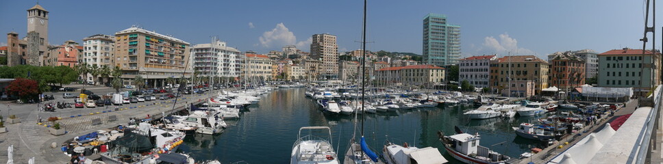 Fototapeta na wymiar Savona - porto turistico