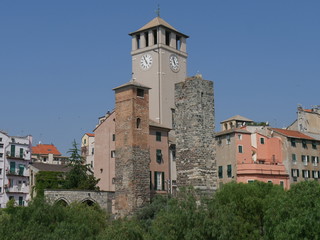 Fototapeta na wymiar Savona - panorama della Torre del Brandale dalla darsena vecchia