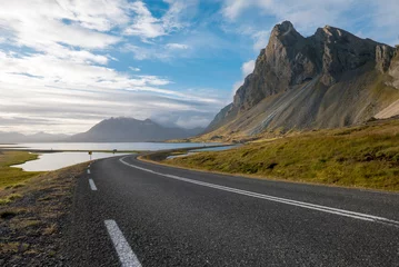 Türaufkleber Natur Erstaunliche Landschaft auf der Straße in den Ostfjorden in Island