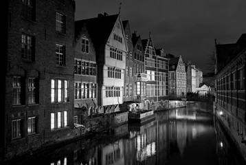 Obraz premium old buildings at night