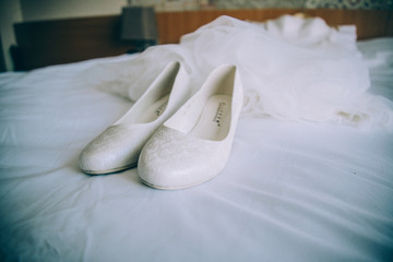 Fototapeta na wymiar wedding a dress on a bed