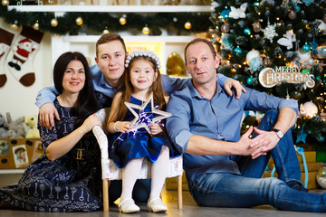 Obraz na płótnie Canvas Family portrait of a nuclear family on Christmas filmed in a professional studio