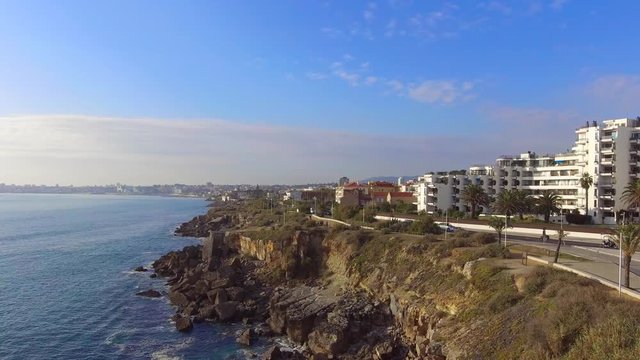 Vista da costa de Cascais em Portugal