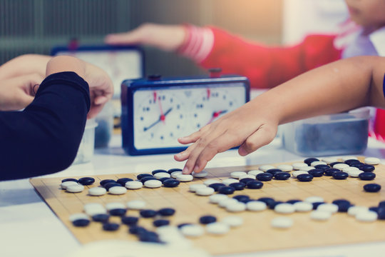 Chinese go games with countdown clock for fighting.