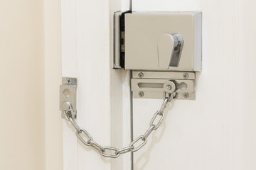 Entrance door lock with chain