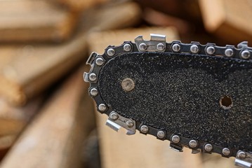 gray steel chain on a chainsaw tire