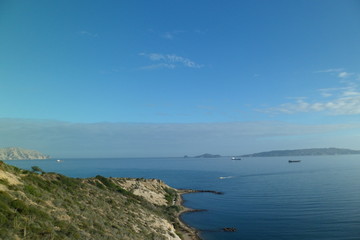 playa, paisaje, naturaleza, mar, agua, azul, color, barcos, montaña, bahía, vacaciones.