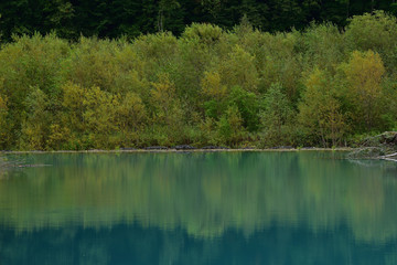 青い池