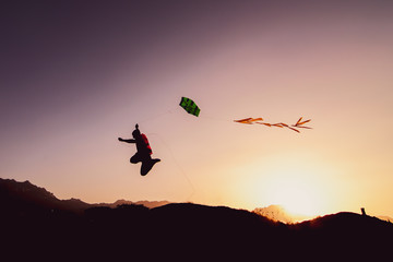 Kite use, unusual feelings and happiness