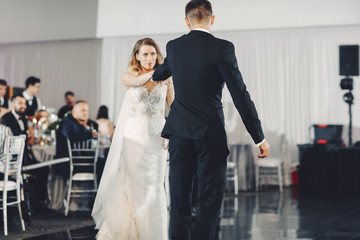 Fototapeta premium Elegant wedding couple