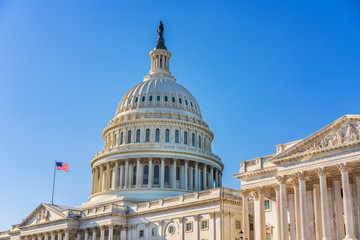 Obraz premium US Capitol over blue sky