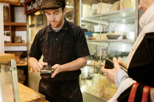 Fishmonger taking customer&acute;s payment via EFTPOS