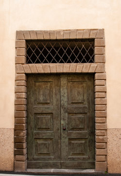 Portone antico in legno