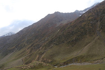 Fototapeta premium Small lake passing between the mountain