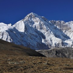 Mount Cho Oyu, high mountain seen from the Gokyo Valley, Nepal. With a hight of 8188 m, it is the sixth highest mountain in the world.