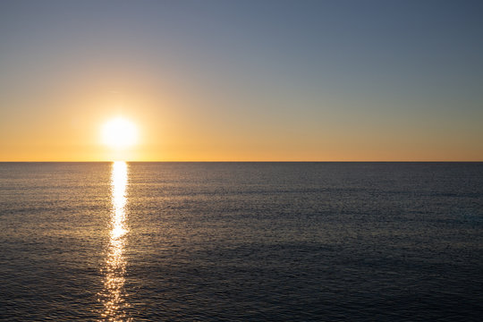 Lever du soleil en M&eacute;diterran&eacute;e